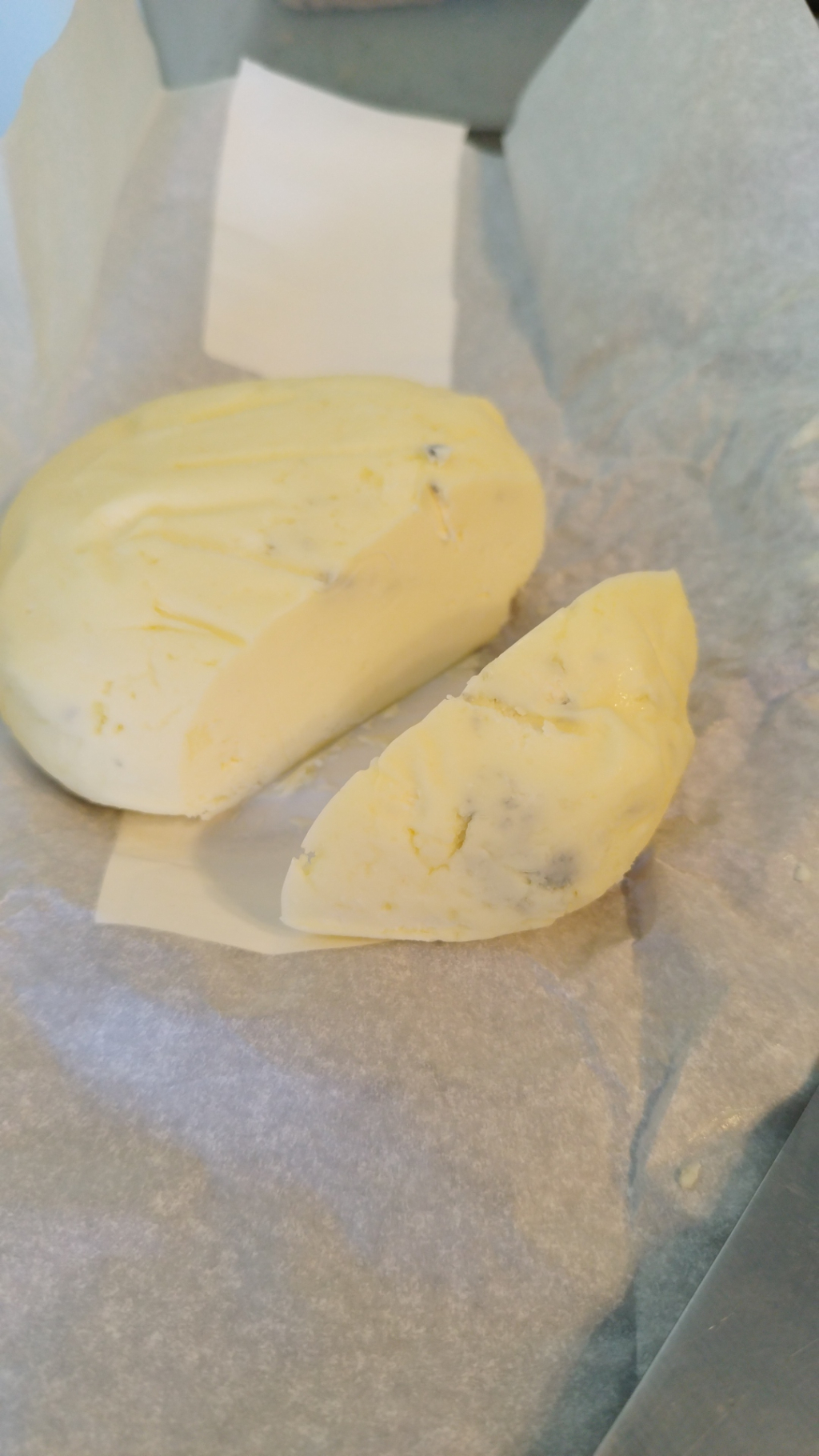 Доставка продуктов Самокат - Новый вид масла - масло с плесенью